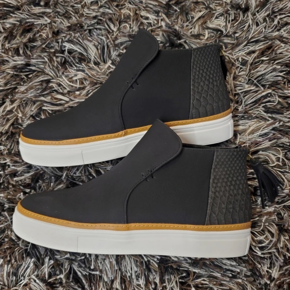 Ccocci- Judith Reptile Accent Sneaker in Black. Size 10. *NWT* never worn